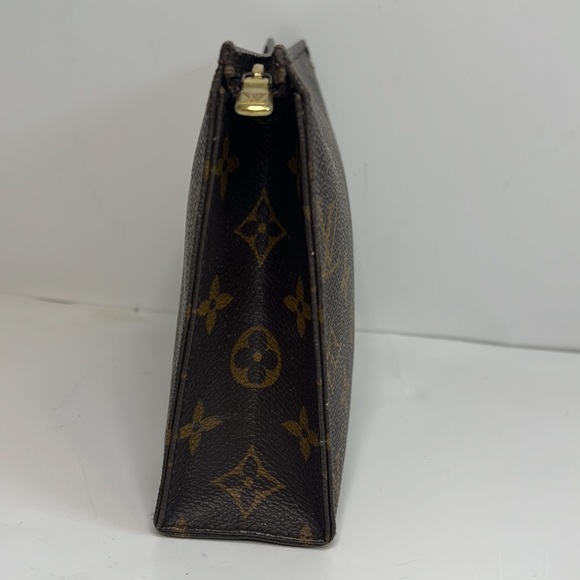SOLD. Louis Vuitton Toiletry 19 pouch monogram - Picture 2 of 13